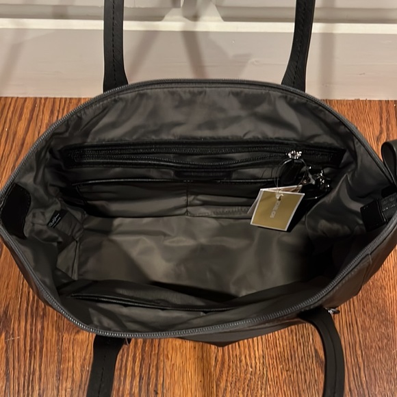 New with tags Michael Kors Nylon Kelsey tote graphite - Picture 3 of 7